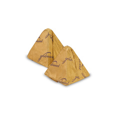 Milk chocolate treat pyramid shaped with praline 3,5kg